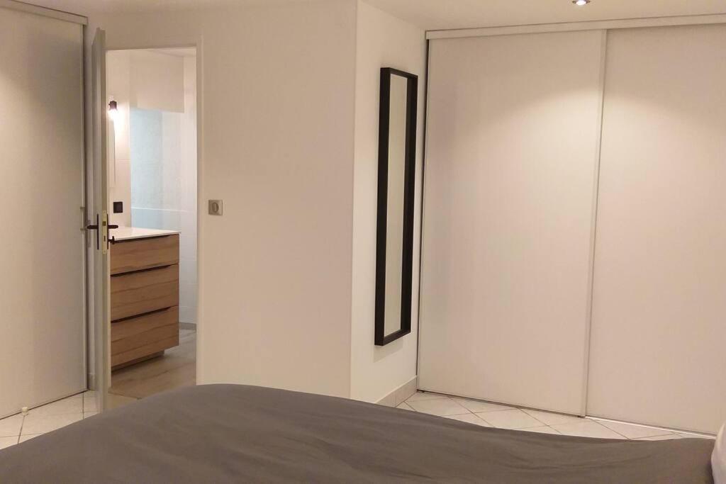 La Dependance Du Chateau De Triviers. Apartment Challes-les-Eaux